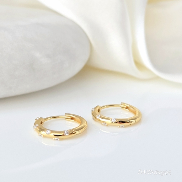 NEW 18K Gold Plated Sterling Silver CZ Diamond Huggie Hoop Earrings - Picture 6 of 8